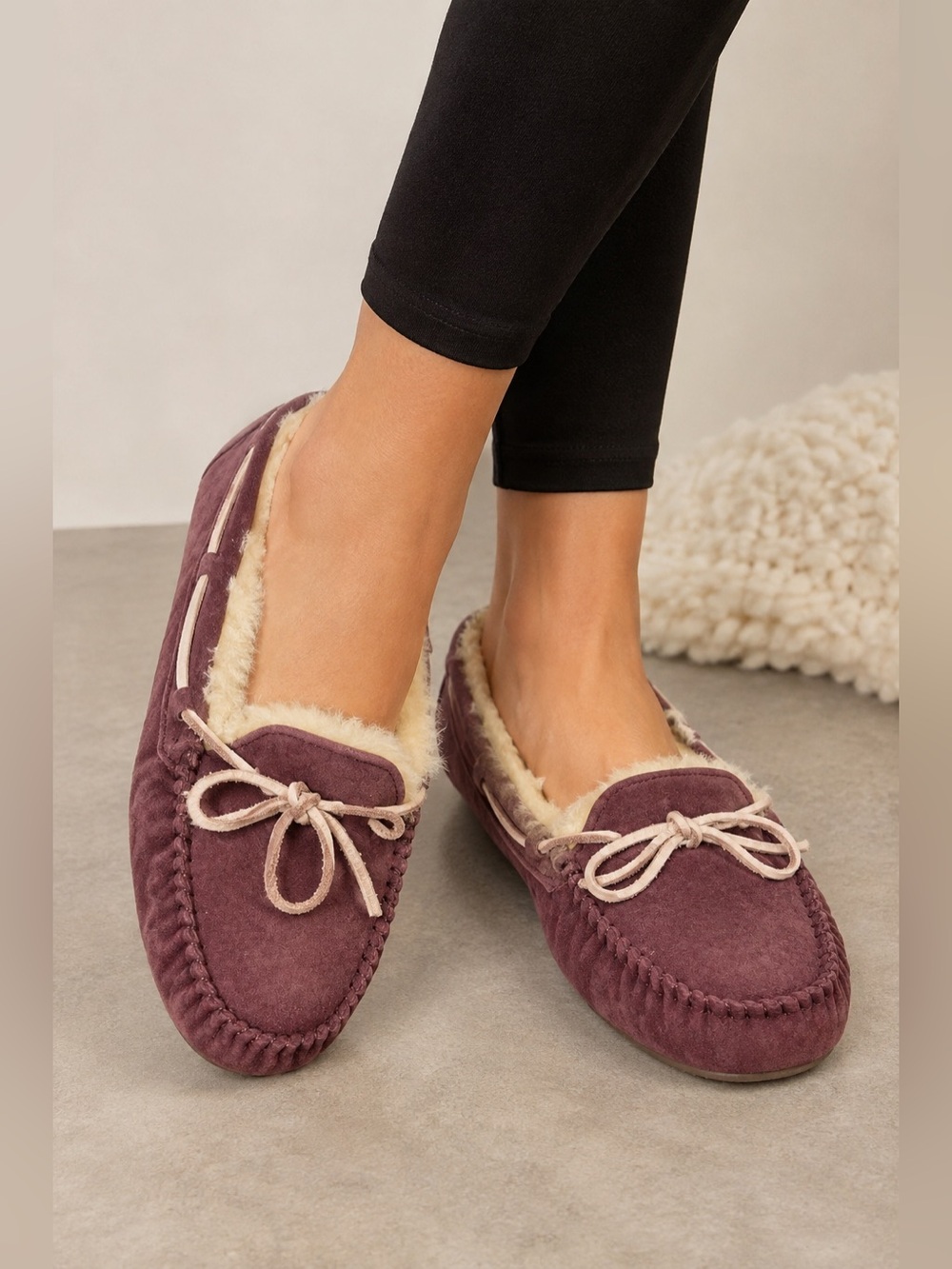 ✨UGG Women's Dakota Suede Moccasin Slippers Size 8